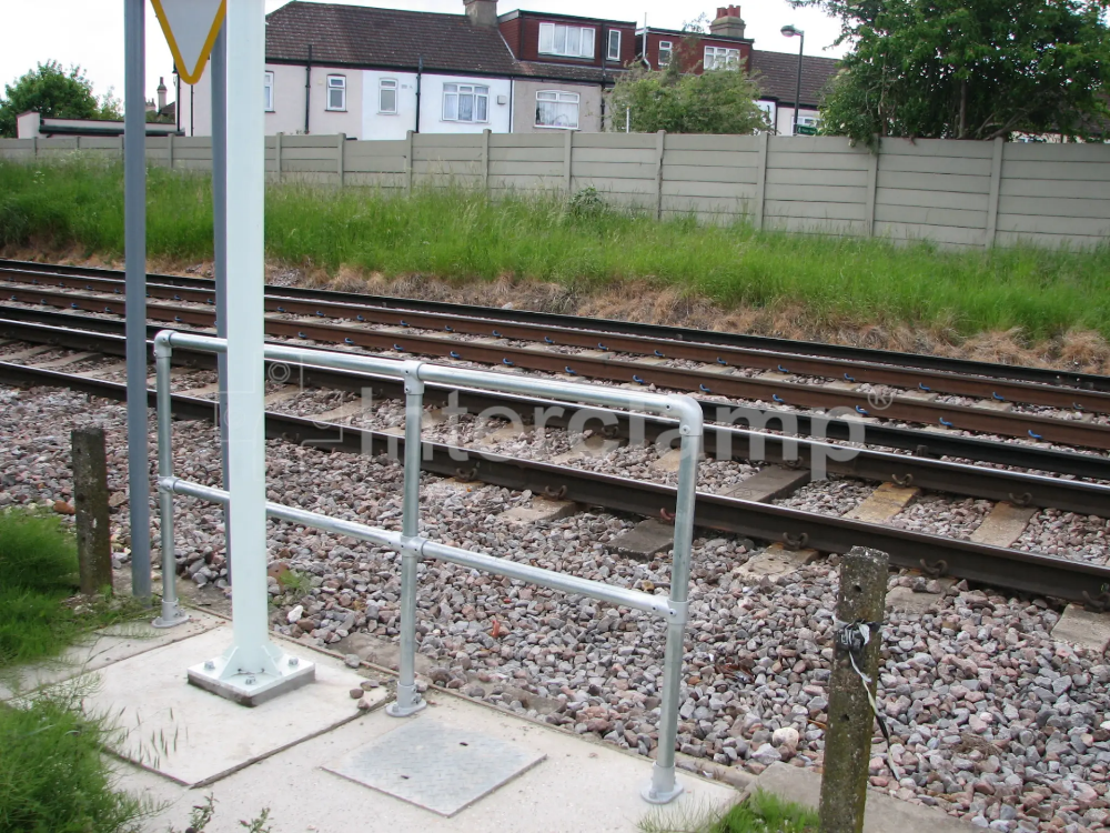 Platform guardrail surrounding signalling equipment
